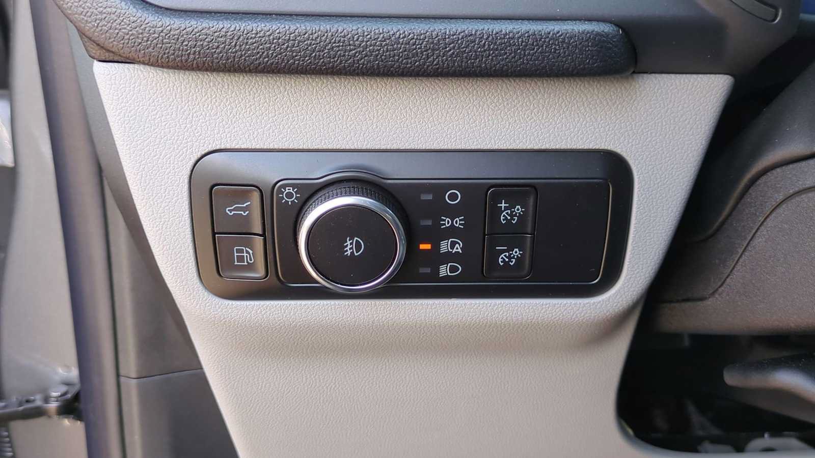 New 2025 Ford Escape SE FWD image 15