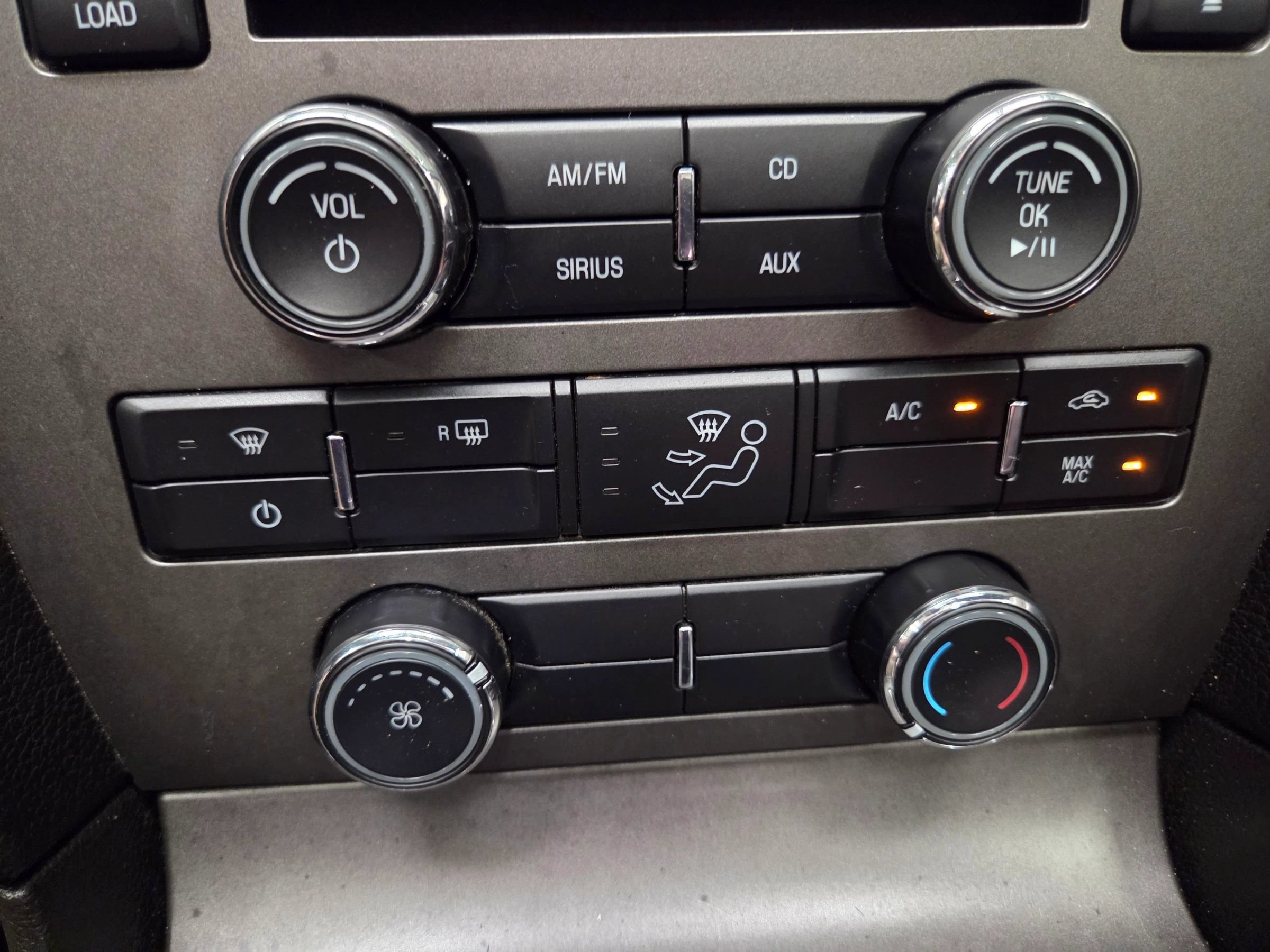 Used 2010 Ford Mustang Convertible RWD image 26