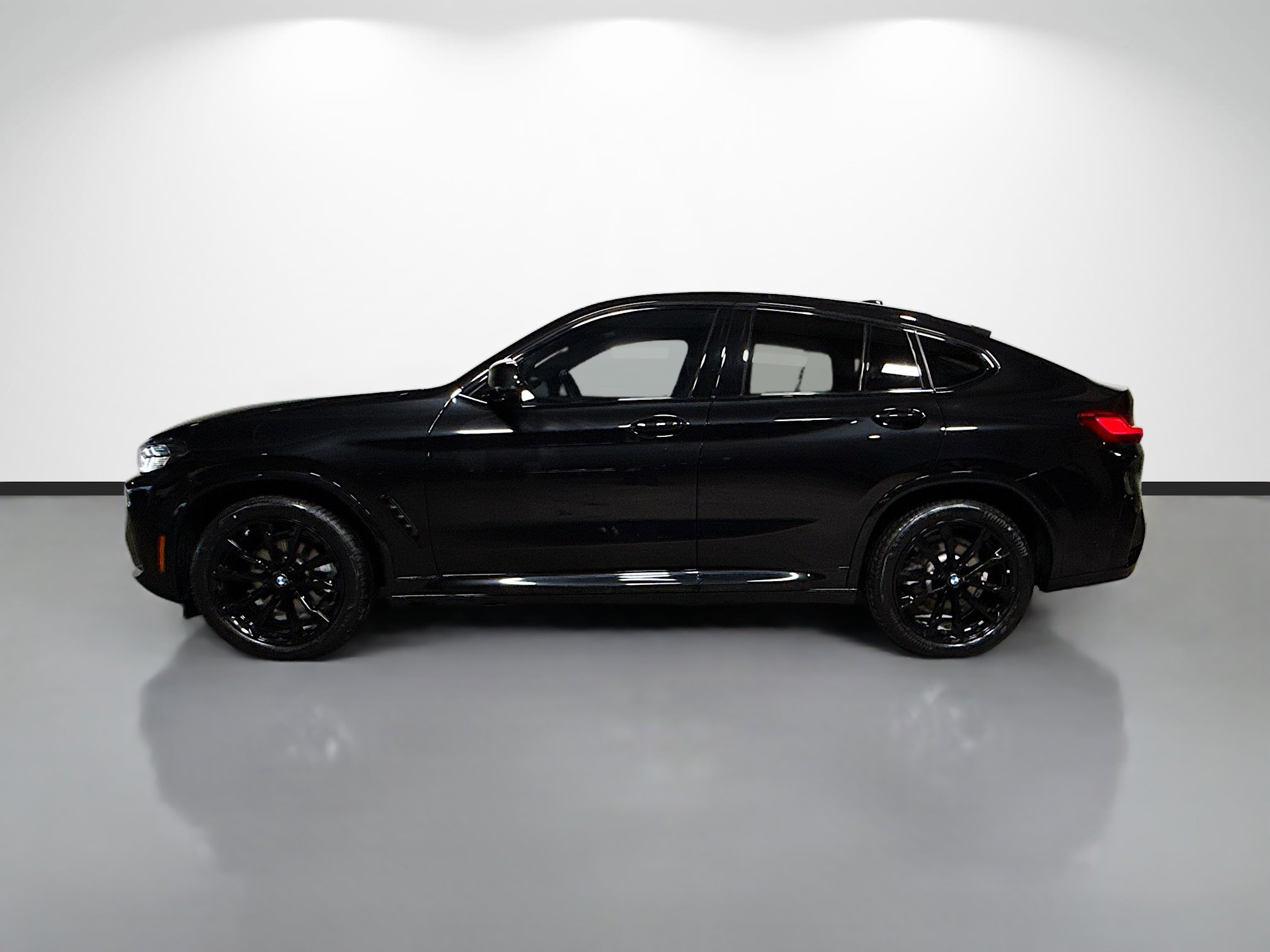 Certified 2023 BMW X4 xDrive30i w/ M Sport Package image 6