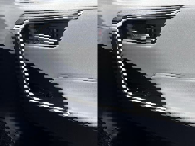 Used 2025 Toyota RAV4 XLE image 29