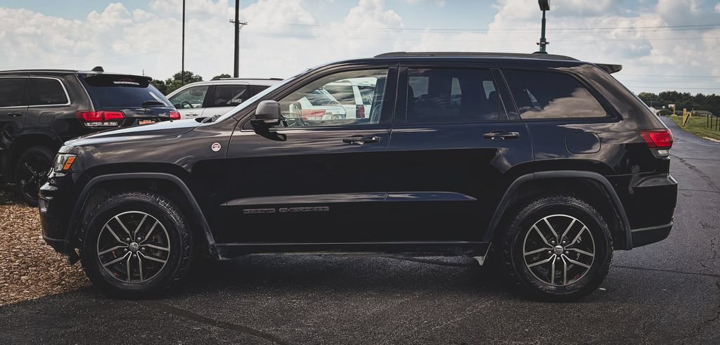Used 2017 Jeep Grand Cherokee Trailhawk AWD/4WD image 8