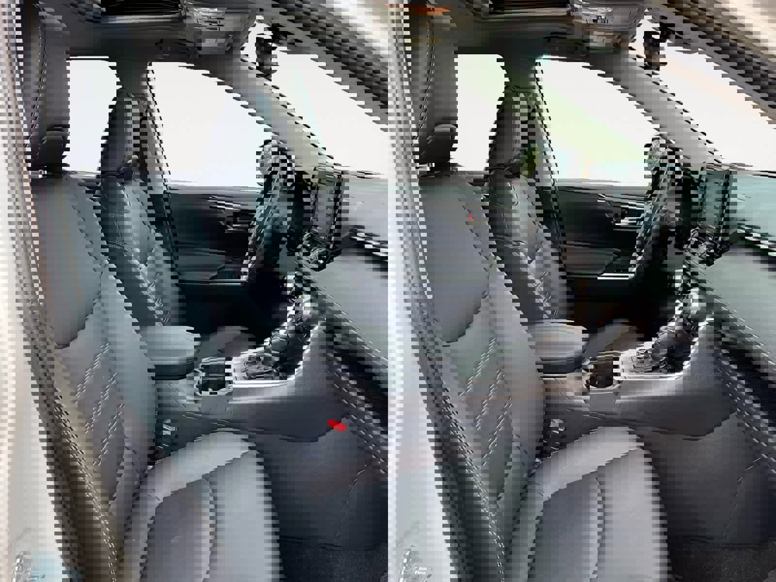 Used 2021 Toyota RAV4 XLE Premium image 17