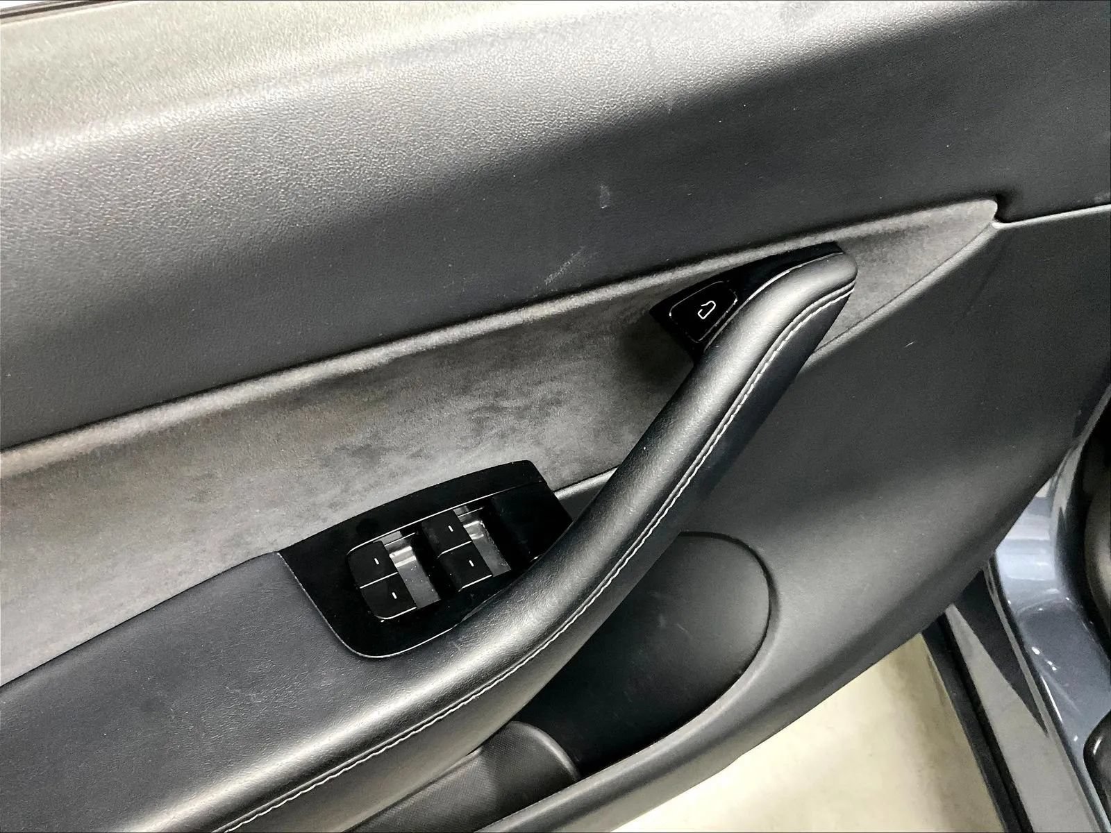 Used 2023 Tesla Model Y Long Range AWD/4WD image 38