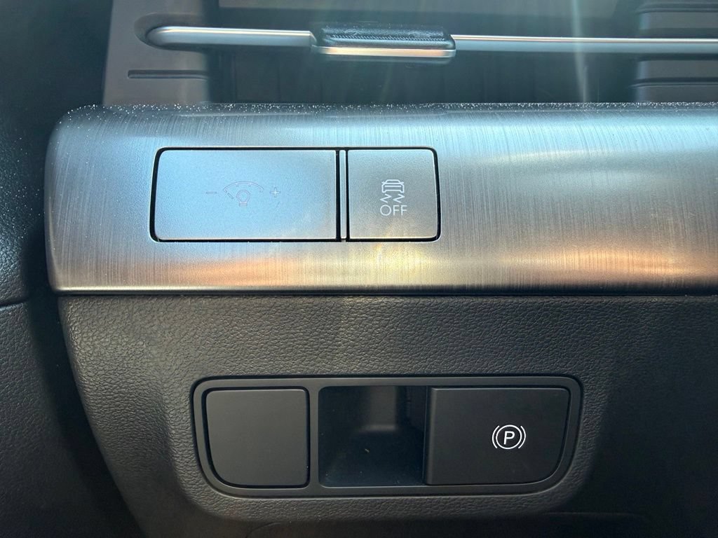 Certified 2025 Hyundai Kona SEL FWD image 28