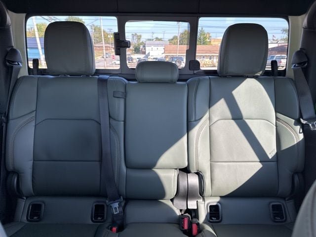 New 2025 Jeep Gladiator Mojave w/ Convenience Group AWD/4WD image 28