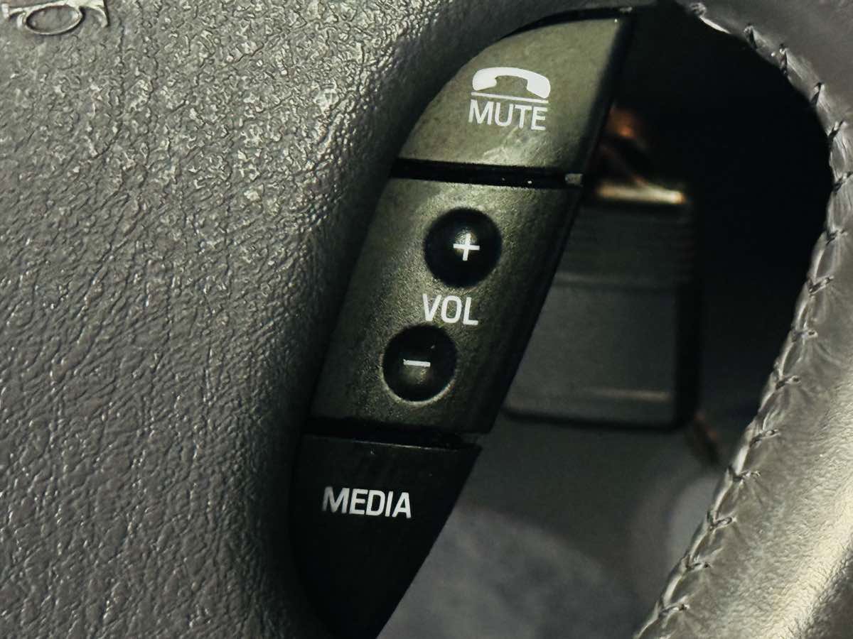 Used 2002 Ford Thunderbird Deluxe image 29