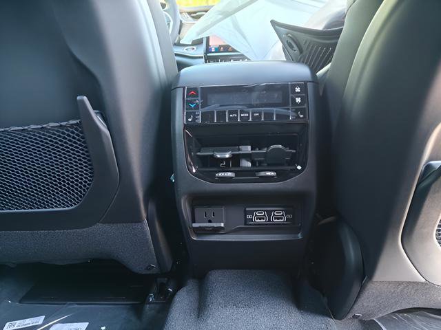 New 2025 Jeep Grand Cherokee L Limited w/ Luxury Tech Group II image 35