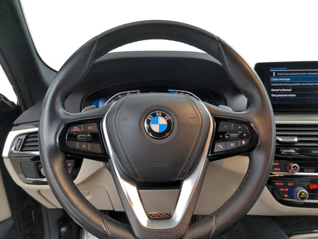 Used 2020 BMW 530e xDrive w/ Convenience Package AWD/4WD image 18
