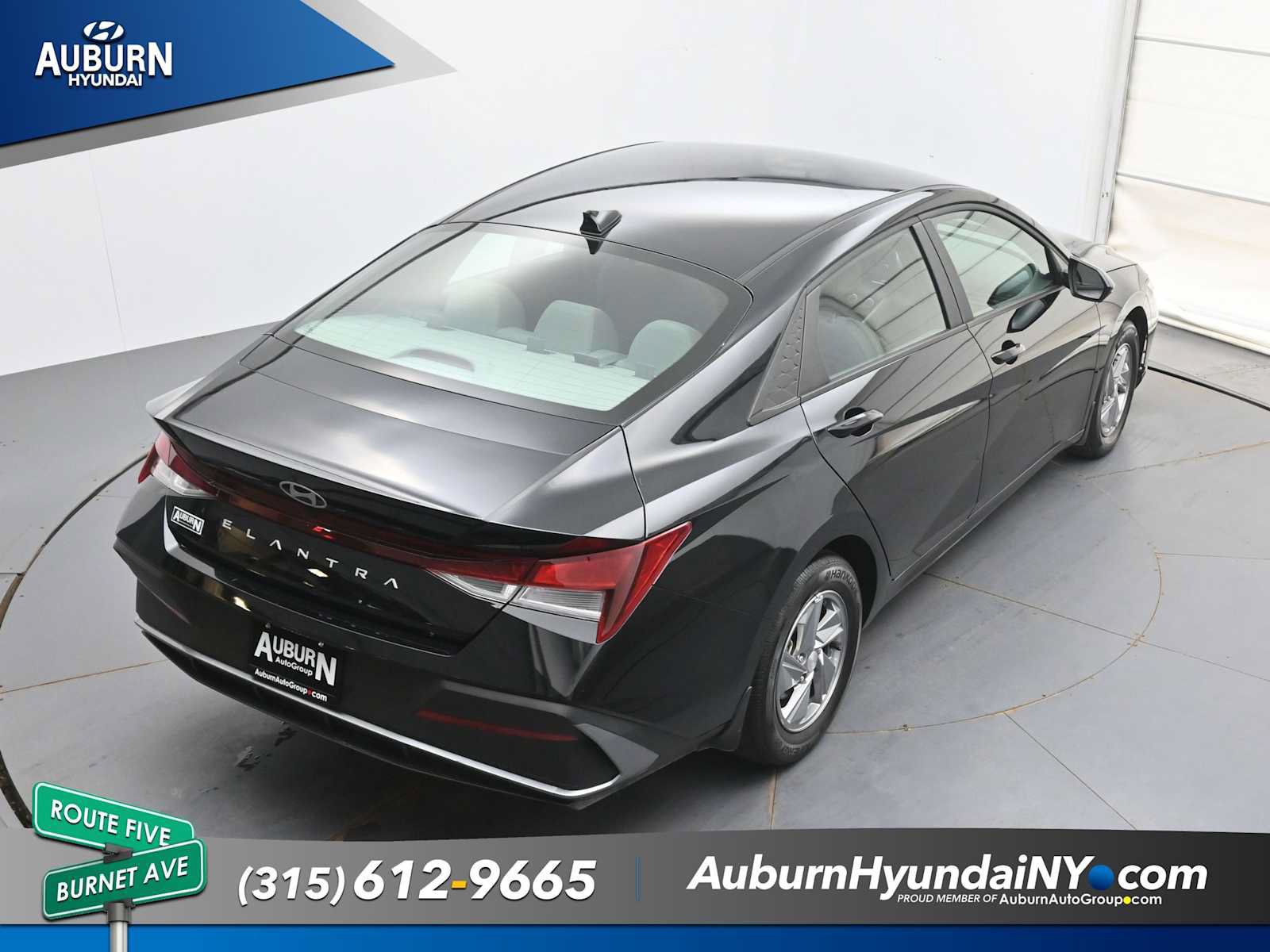 Used 2024 Hyundai Elantra SE FWD image 29
