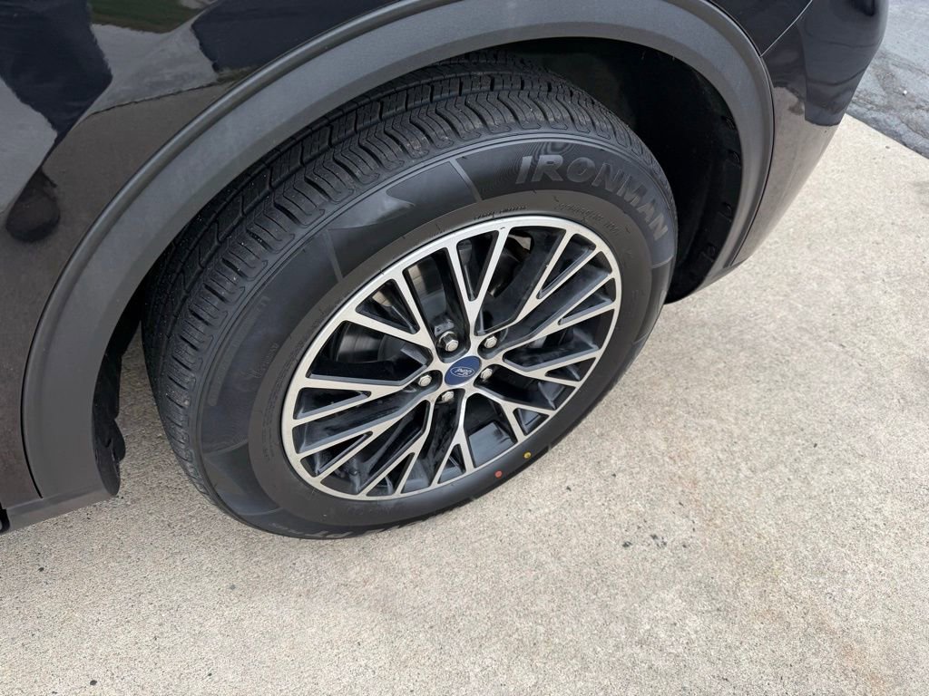 Certified 2021 Ford Escape SE w/ Cold Weather Package image 11