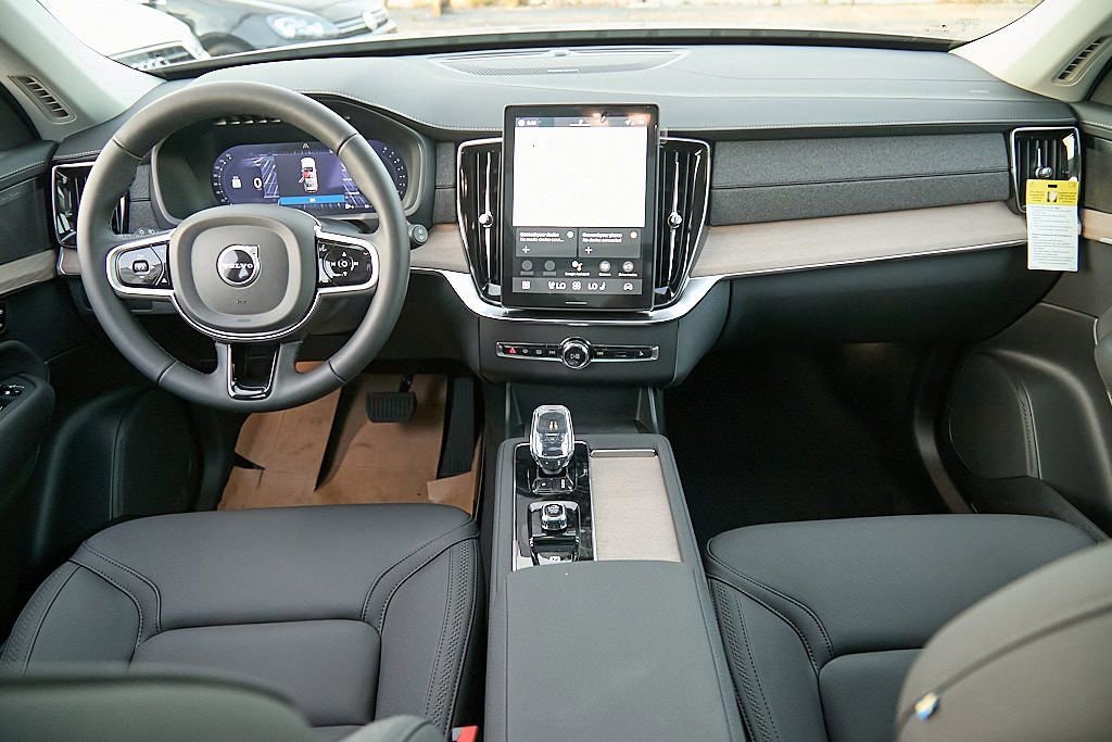 New 2026 Volvo XC90 B6 Plus w/ Protection Package Premier image 24