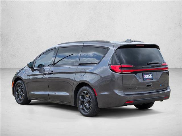 Used 2021 Chrysler Pacifica Limited w/ Uconnect Theater Family Group FWD image 7