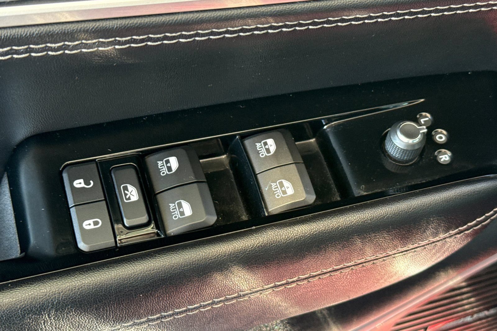 Used 2022 Jeep Wagoneer Series III AWD/4WD image 18