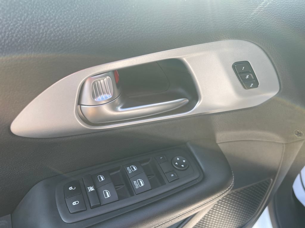Used 2023 Chrysler Pacifica Touring-L w/ S Appearance Package AWD/4WD image 11