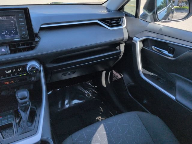 Certified 2022 Toyota RAV4 XLE FWD image 17