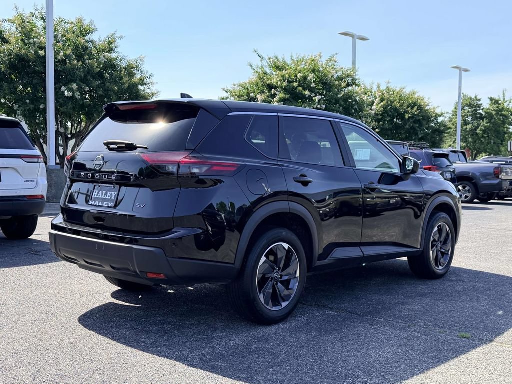 Used 2024 Nissan Rogue SV FWD image 2