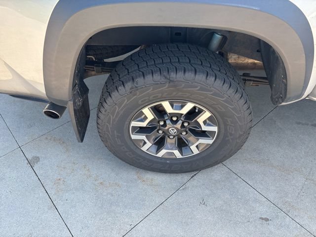 Used 2017 Toyota Tacoma TRD Off-Road w/ Tow Package (A/T) AWD/4WD image 9