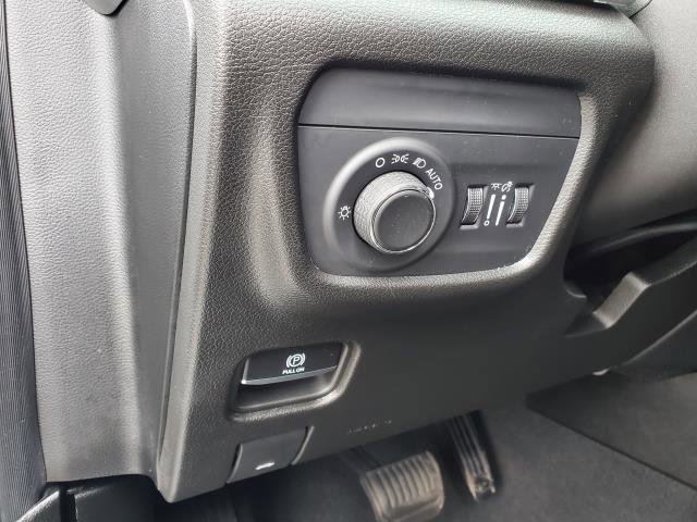 Used 2023 Jeep Grand Cherokee Laredo w/ Luxury Tech Group I image 9