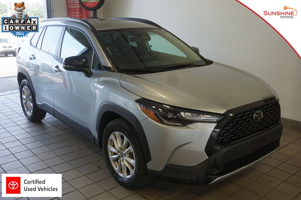 Certified 2025 Toyota Corolla Cross LE FWD image 1