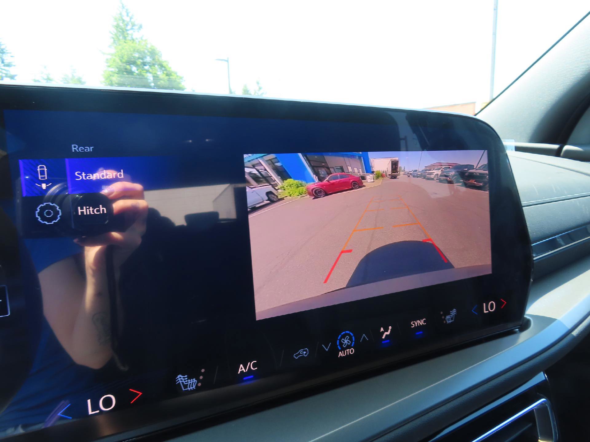 New 2025 Chevrolet Traverse LT w/ LPO, Illumination Package image 30