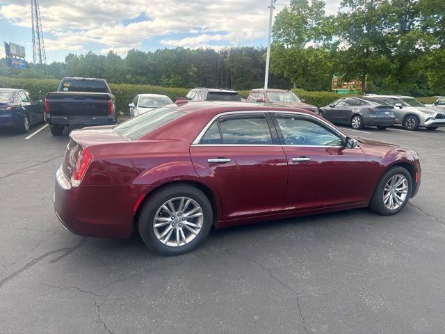 Used 2016 Chrysler 300 C RWD image 7