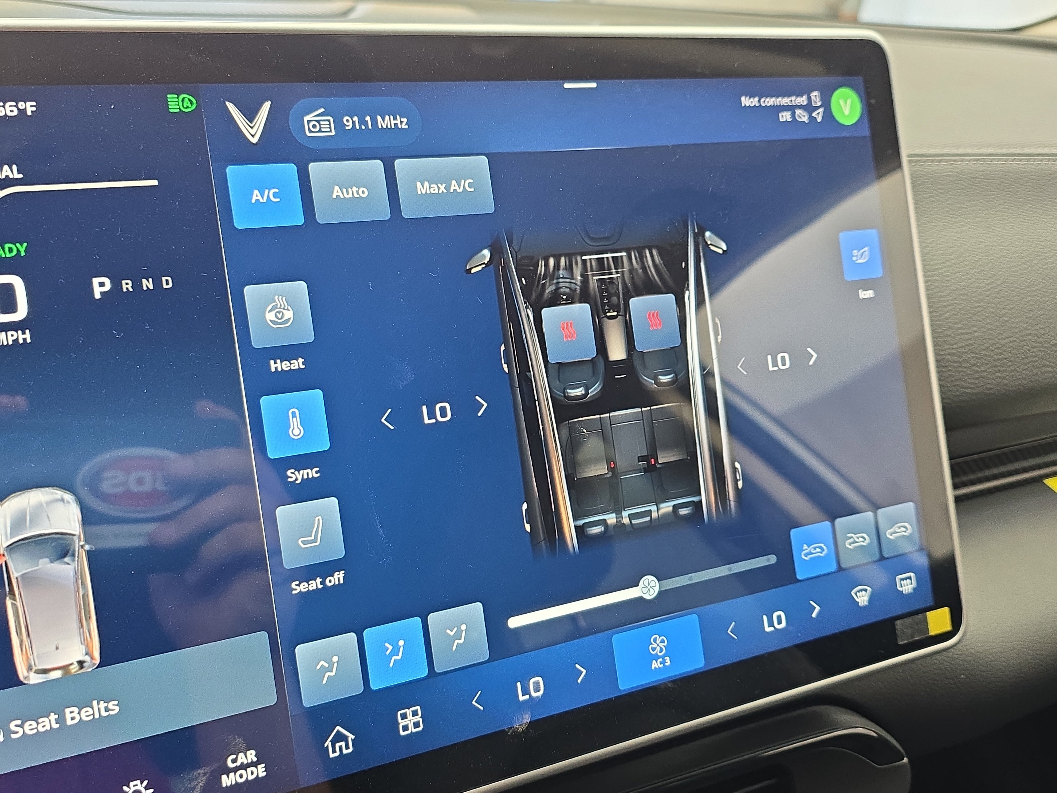 New 2025 VinFast VF 8 Eco image 21