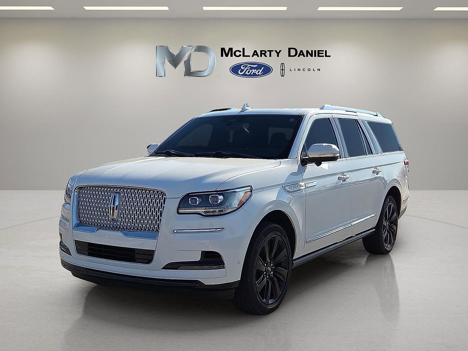 Used 2024 Lincoln Navigator L Reserve image 2