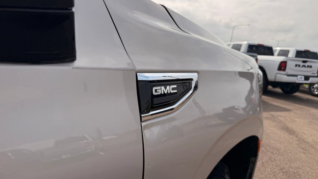 Used 2021 GMC Yukon SLT w/ SLT Luxury Plus Package AWD/4WD image 13