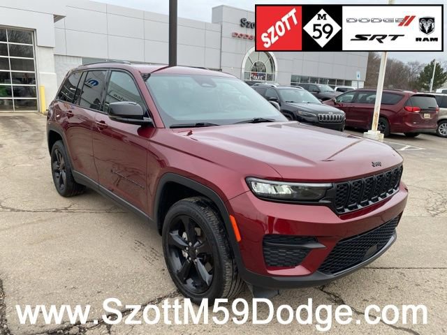 Used 2024 Jeep Grand Cherokee Altitude image 1