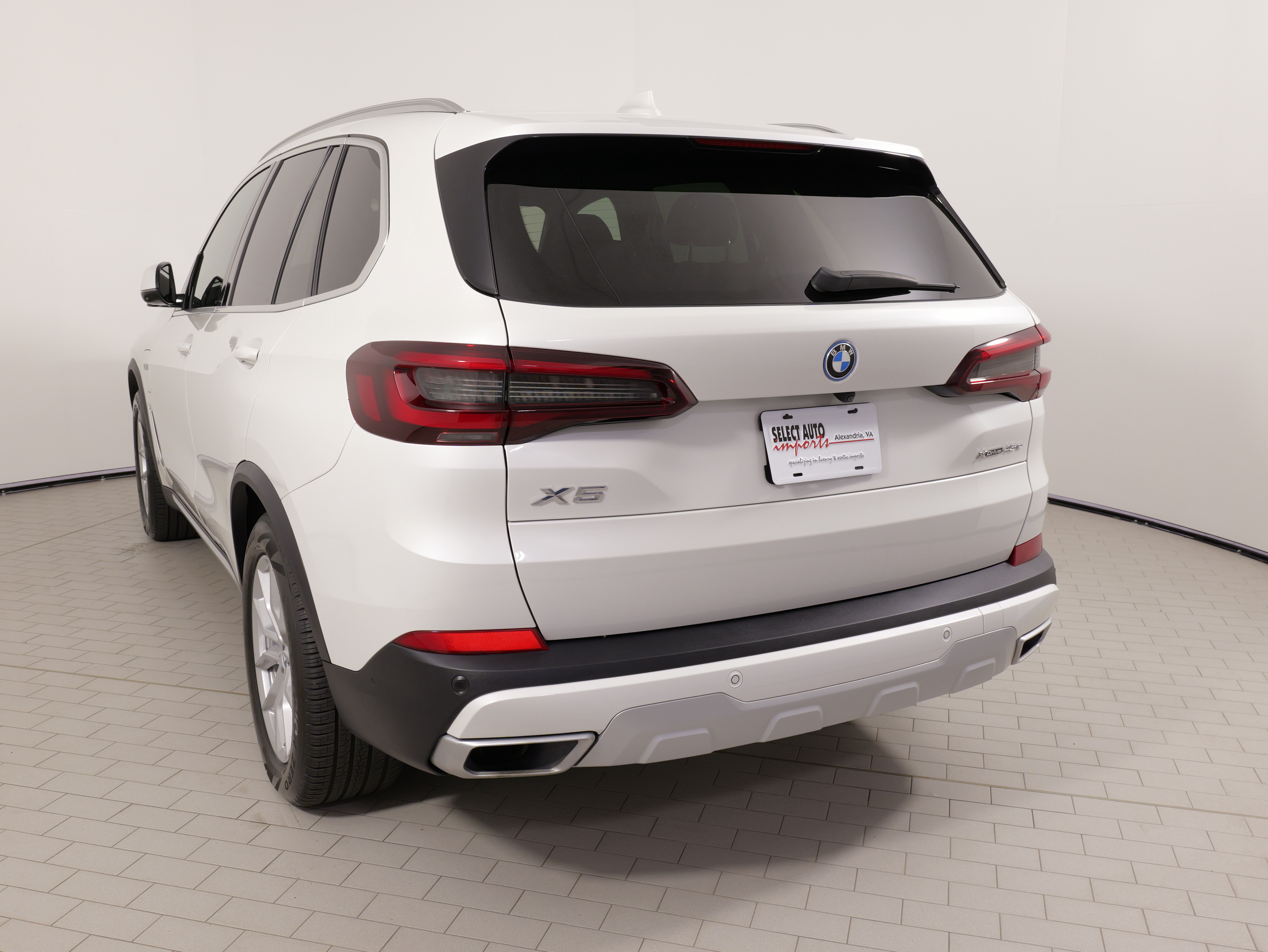 Used 2022 BMW X5 xDrive45e w/ Parking Assistance Package AWD/4WD image 15
