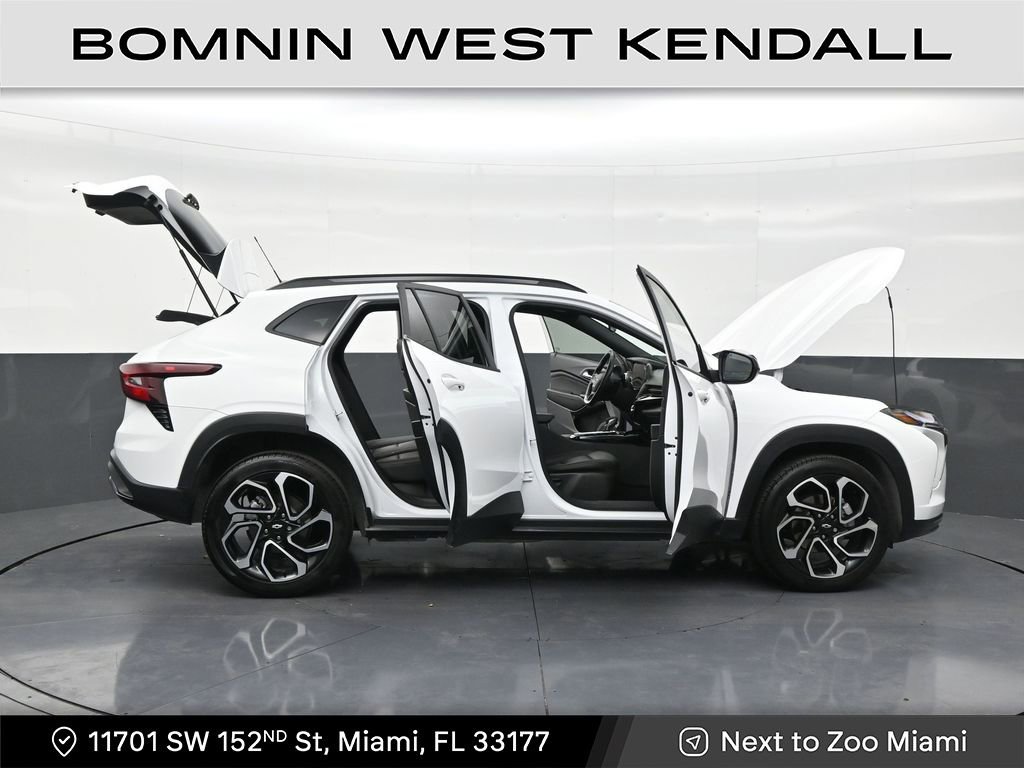 Used 2025 Chevrolet Trax RS w/ Sunroof Package image 30
