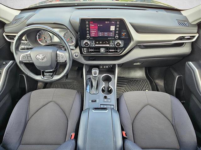 Used 2021 Toyota Highlander LE FWD image 17