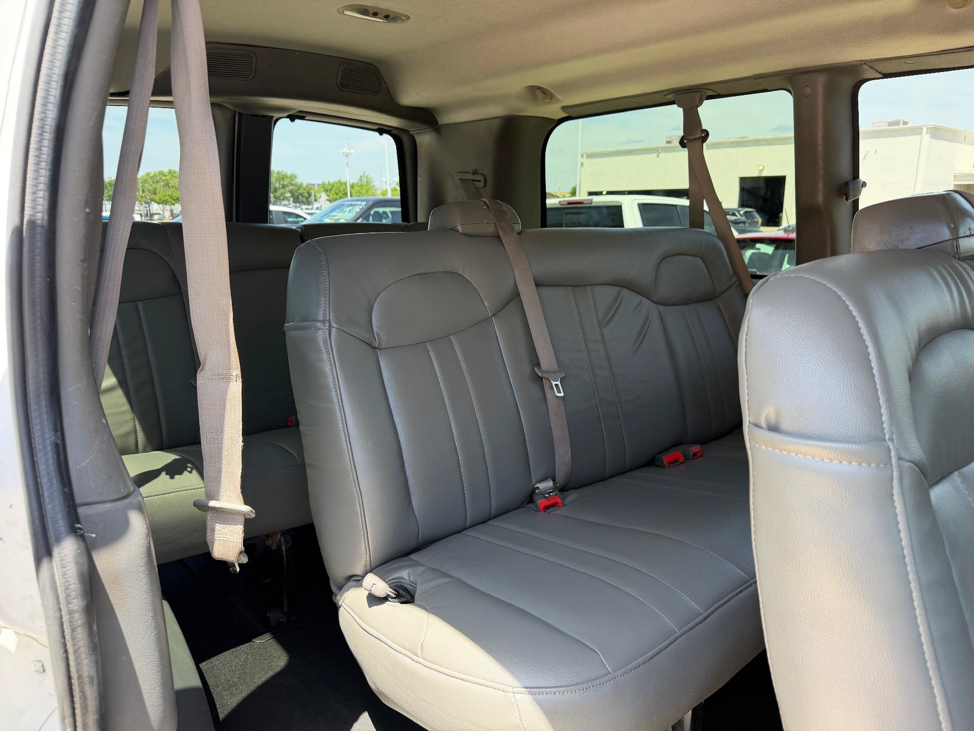 Used 2015 Chevrolet Express 2500 LT RWD image 18