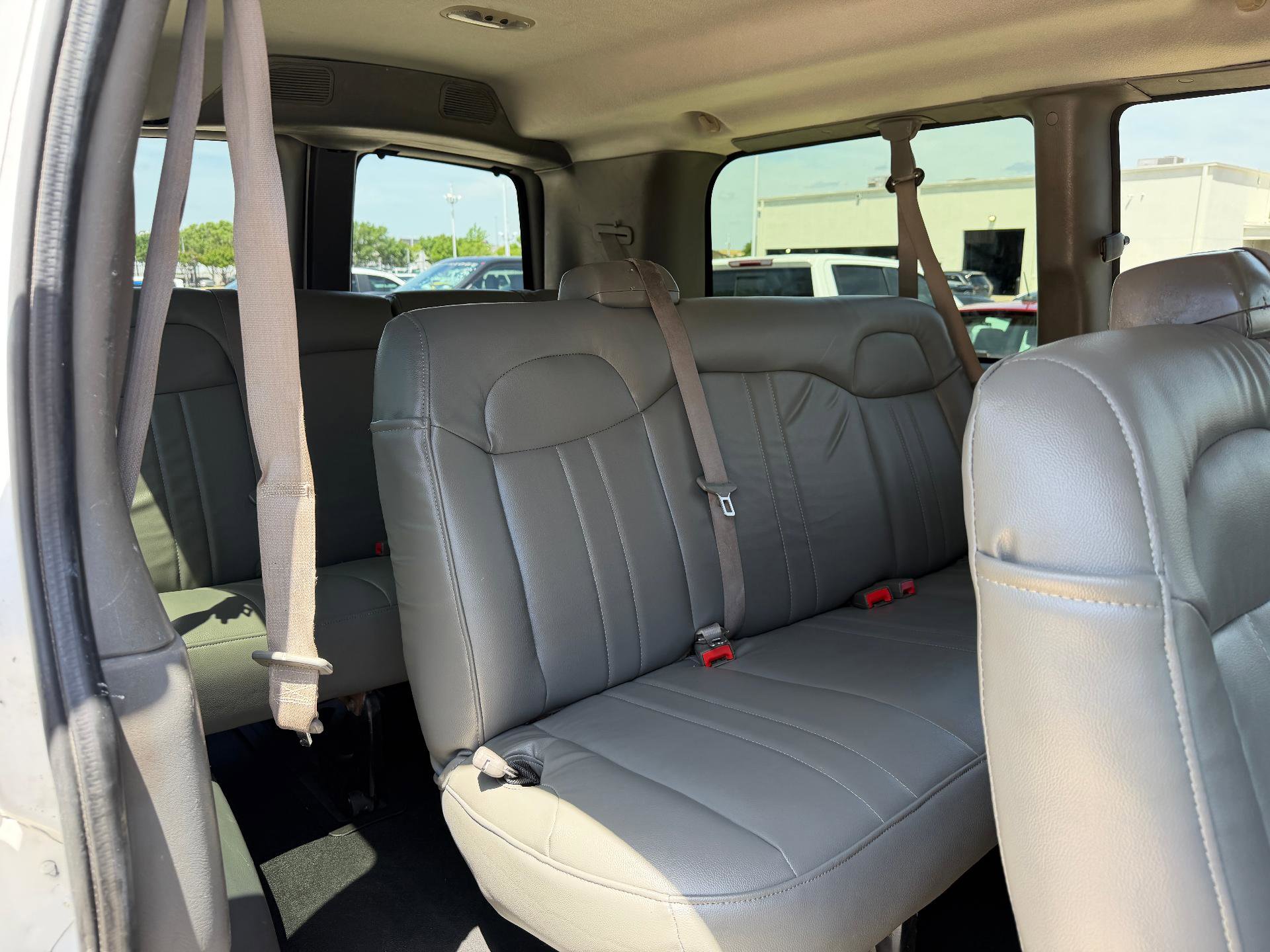 Used 2015 Chevrolet Express 2500 LT w/ LT Preferred Equipment Group RWD image 18