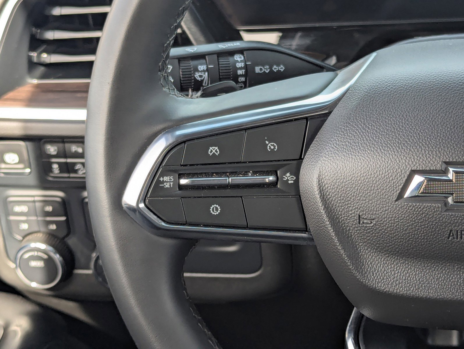 Certified 2025 Chevrolet Suburban Z71 image 22