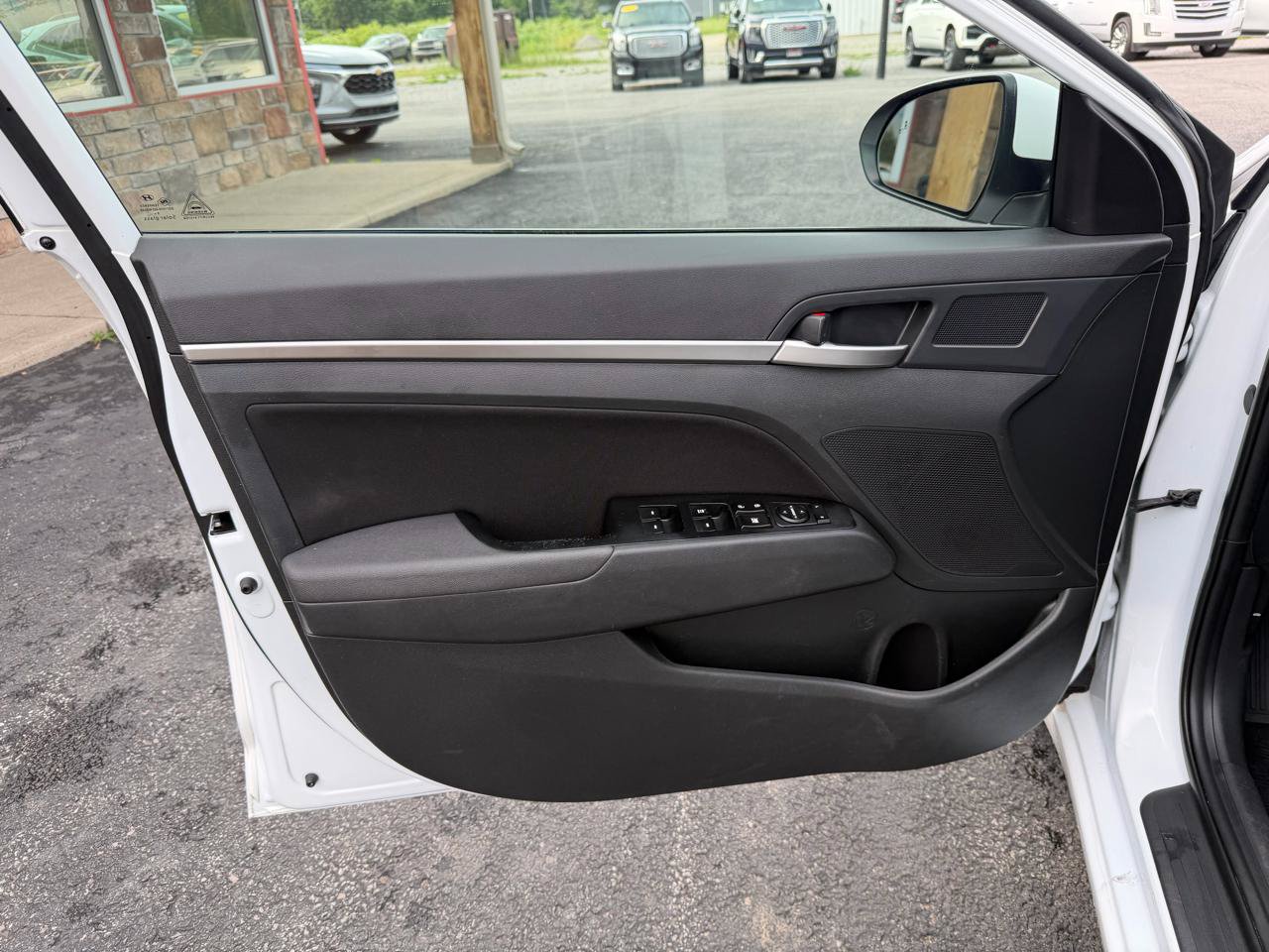 Used 2020 Hyundai Elantra SEL w/ Cargo Package (C1) FWD image 11