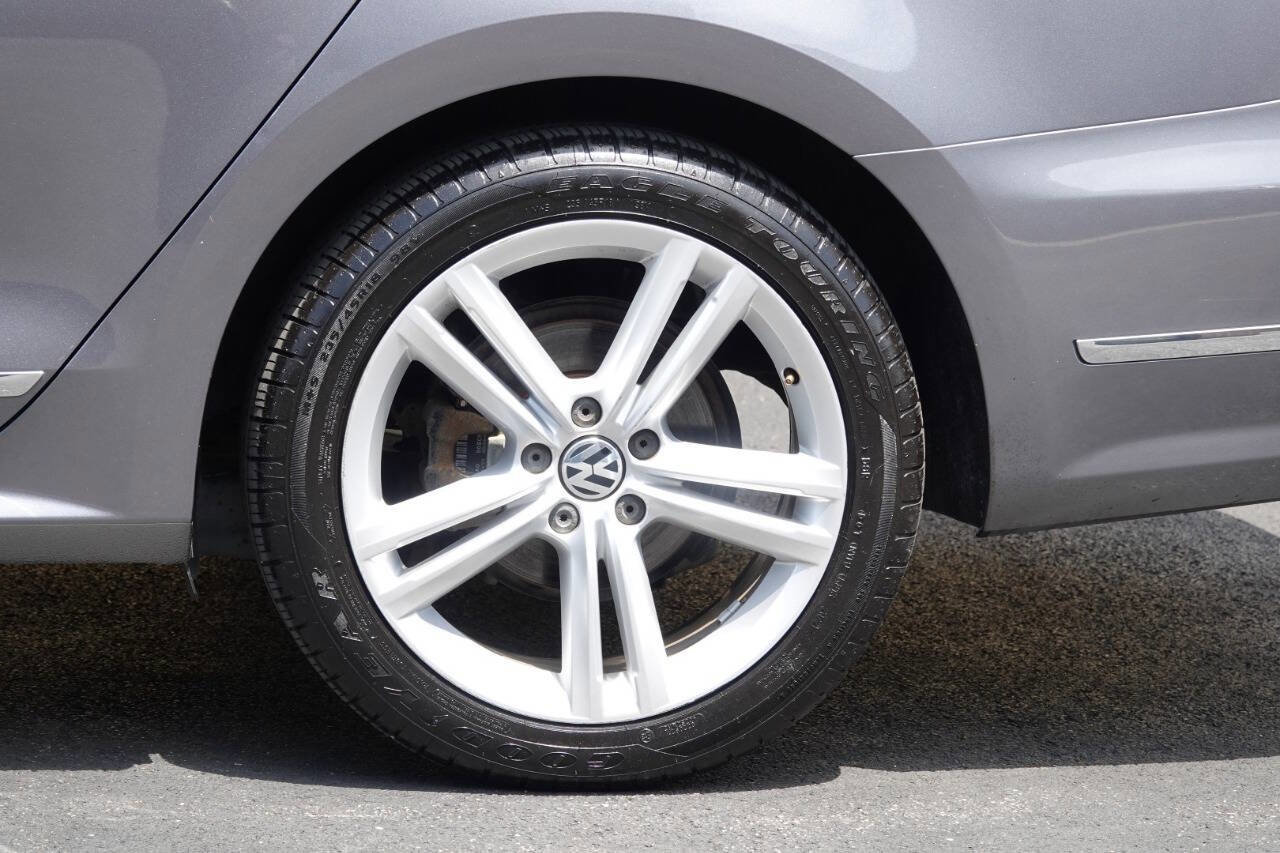 Used 2013 Volkswagen Passat TDI SEL Premium image 43