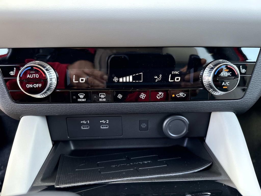 New 2025 Mitsubishi Outlander SE image 29