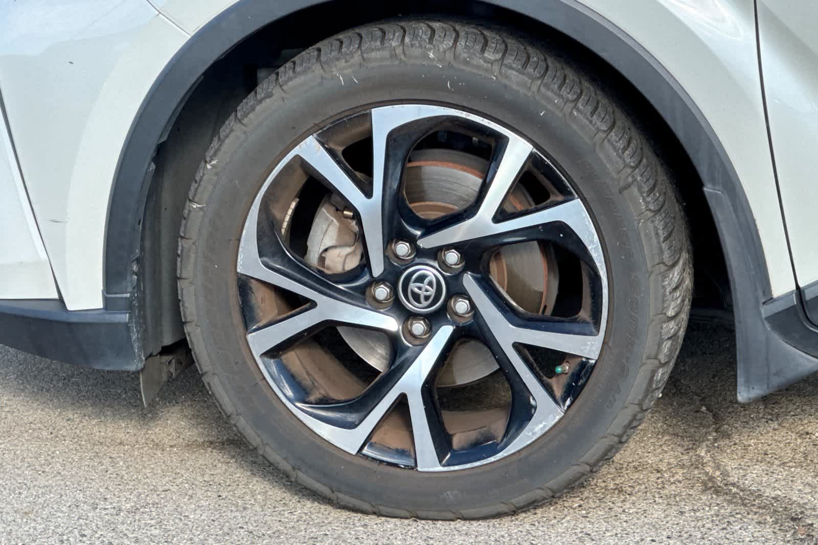 Used 2020 Toyota C-HR XLE FWD image 13