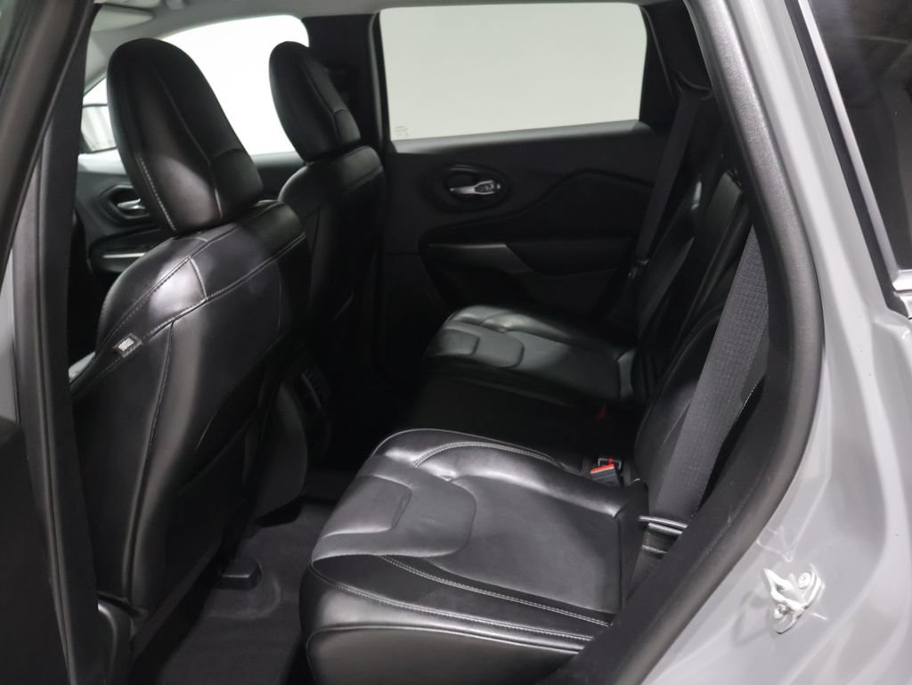 Used 2021 Jeep Cherokee Latitude Lux w/ Comfort/Convenience Group AWD/4WD image 18