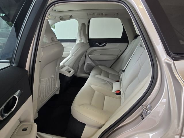 Certified 2023 Volvo XC60 B5 Plus w/ Protection Package Premier AWD/4WD image 15