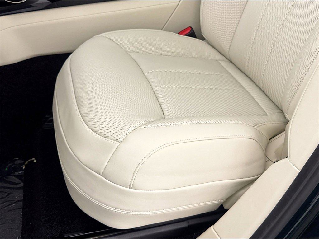 New 2025 Land Rover Range Rover Long Wheelbase SE image 19