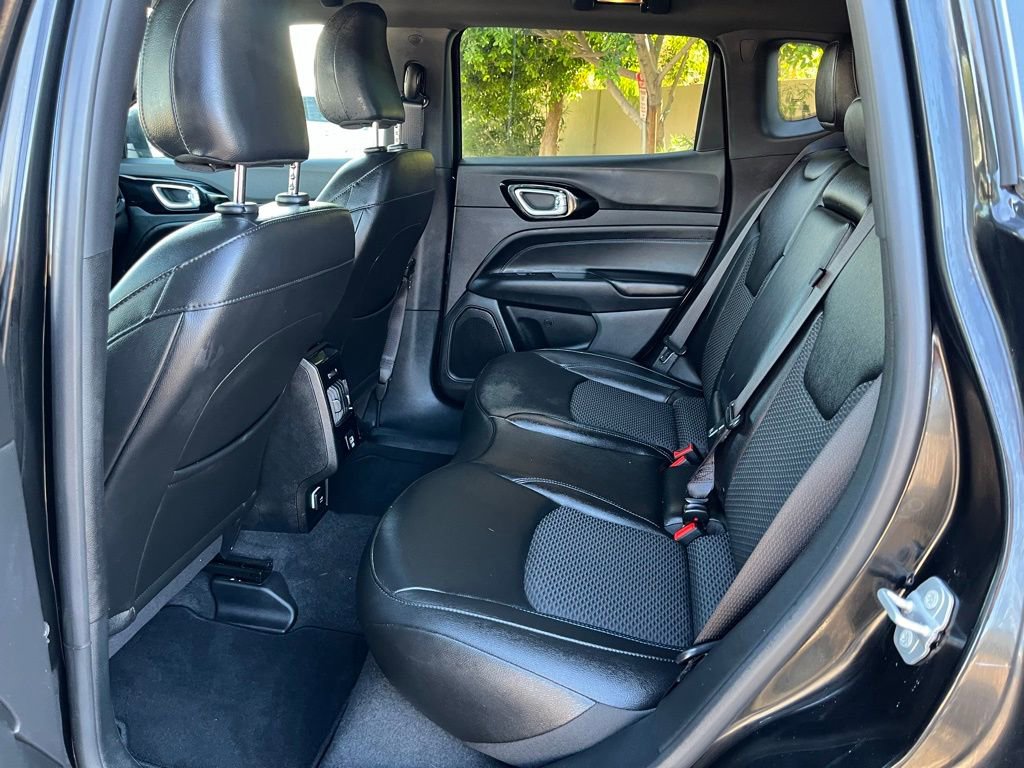 Used 2025 Jeep Compass Latitude w/ Altitude Special Edition image 22