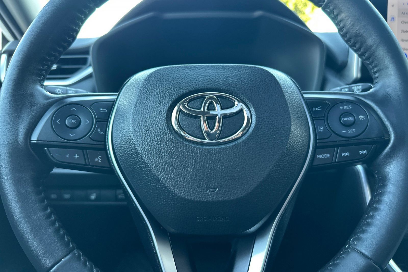 Used 2023 Toyota RAV4 XLE Premium image 23