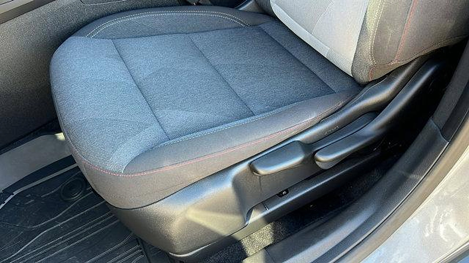 Certified 2024 Chevrolet Trax RS w/ Driver Confidence Package image 16