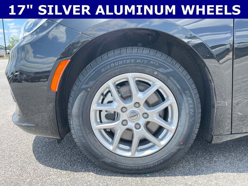Certified 2023 Chrysler Pacifica Touring-L FWD image 6