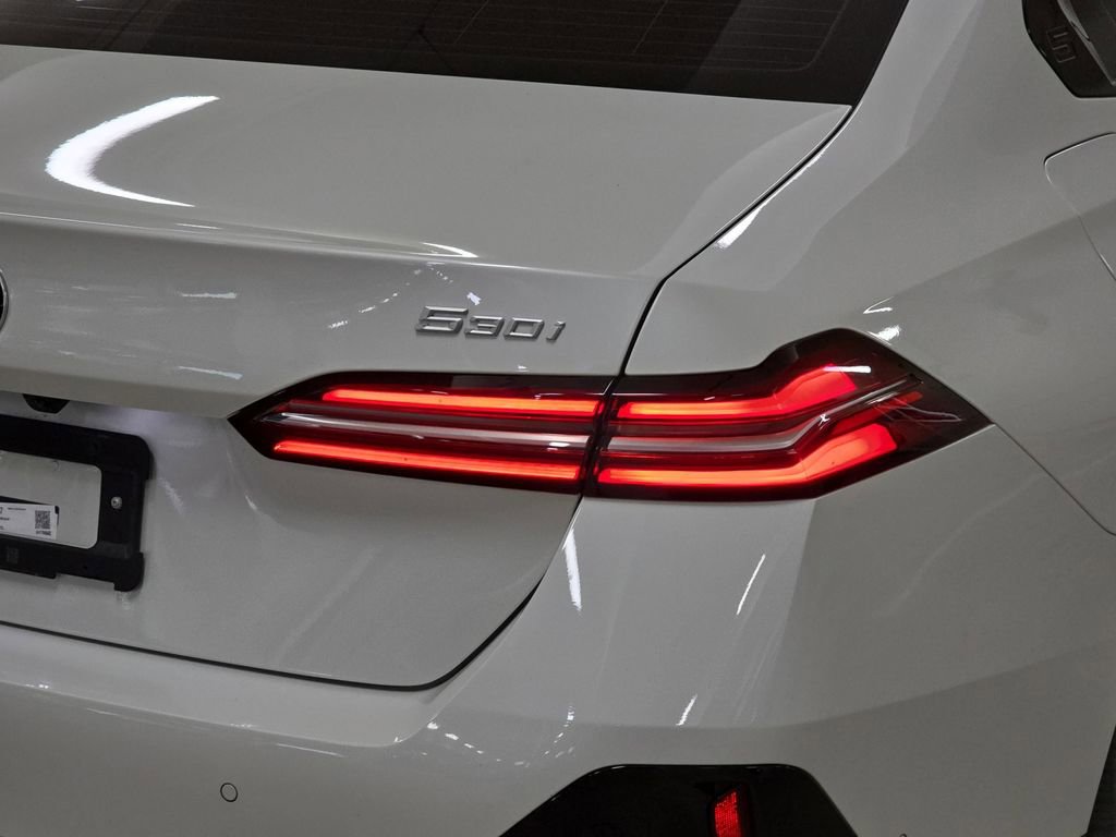 Used 2026 BMW 530i w/ M Sport Package image 33