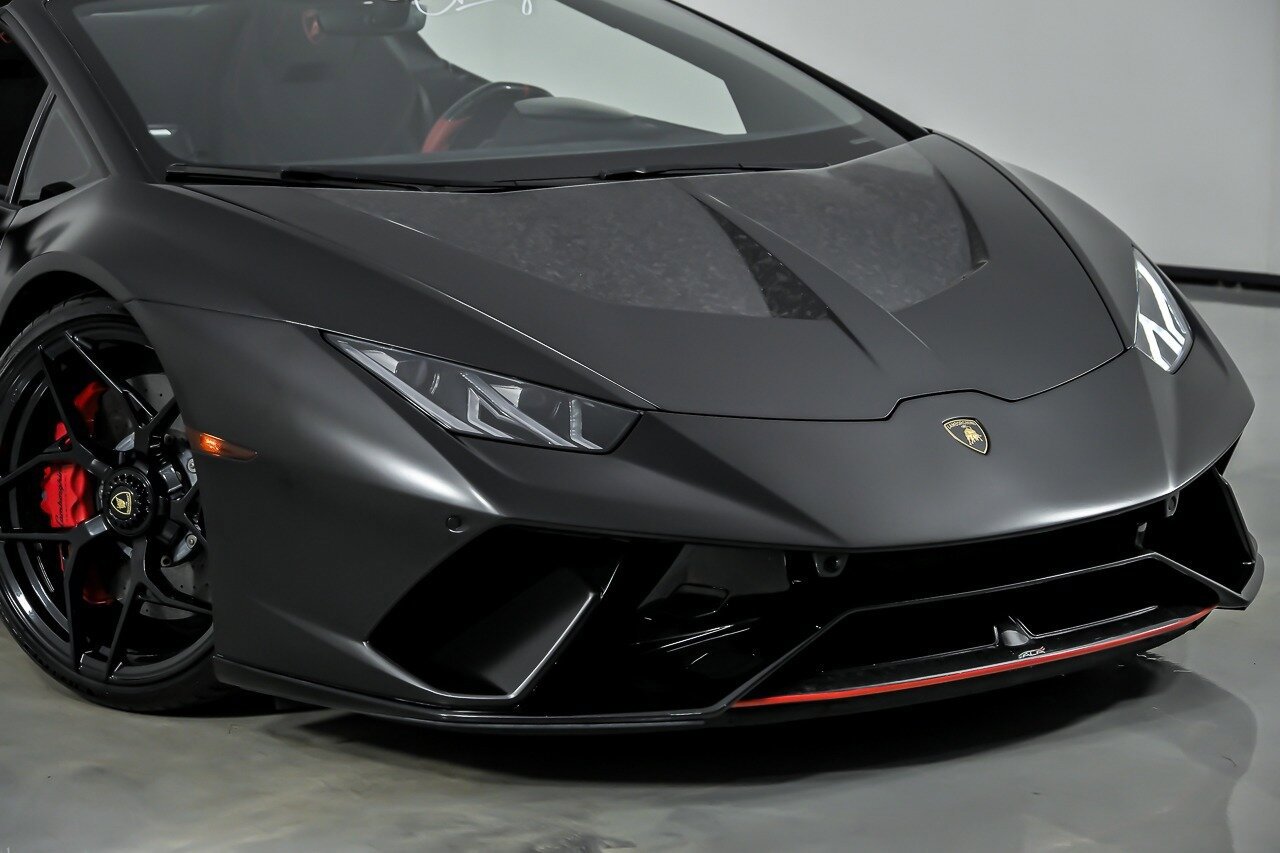 Used 2018 Lamborghini Huracan Performante AWD/4WD image 3