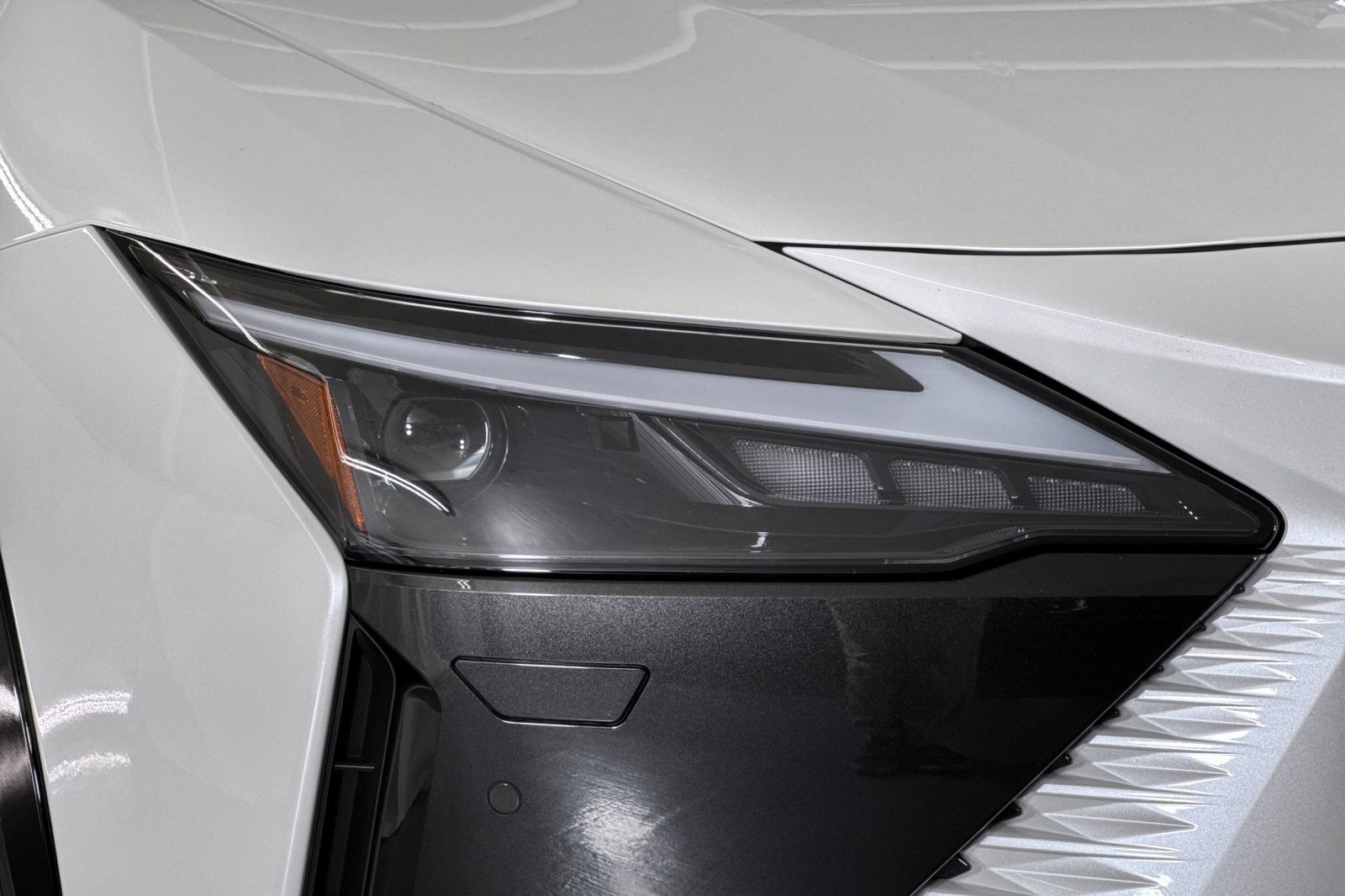 Used 2023 Lexus RZ 450e Premium w/ Technology Package AWD/4WD image 12