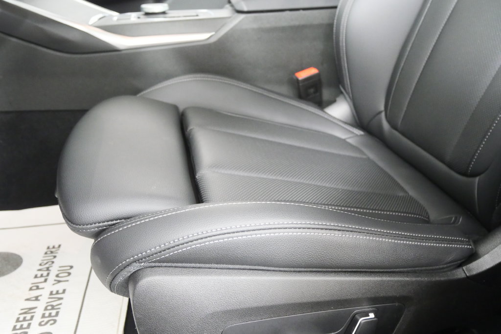 Used 2025 BMW 330i Sedan RWD image 9